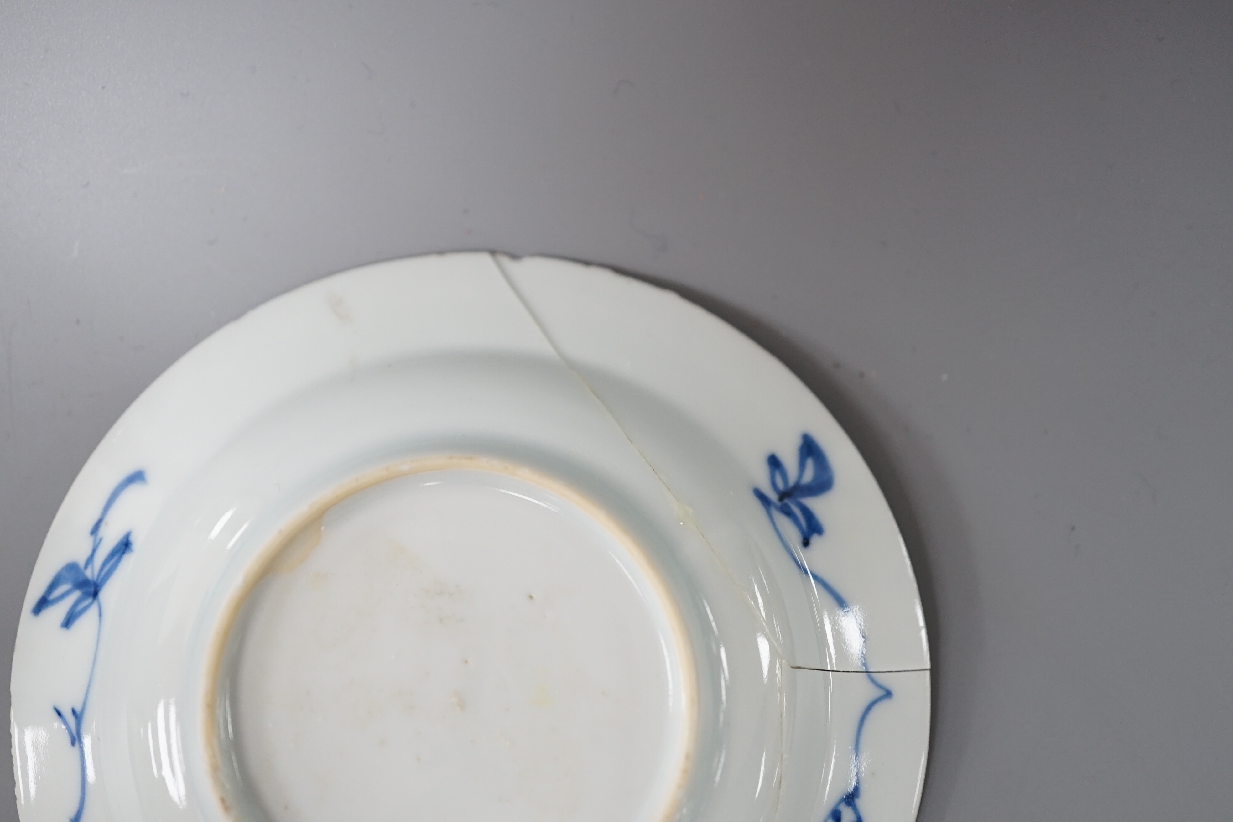 3 Chinese Kangxi blue and white tea bowls and saucers, 10cm diameter